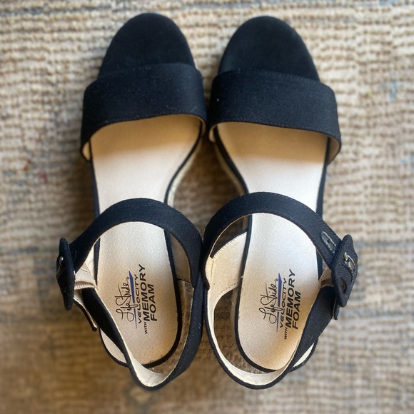 Lifestride memory foam black and tan Esmeralda wedge w/ heel strap size 8 - Picture 2 of 5